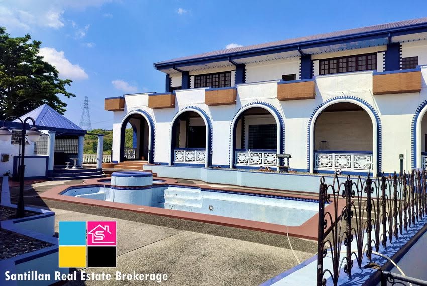 RUSH FOR SALE MEDITERRANEAN HOUSE WITH POOL PLUS 7 PARKING IN TALAMBAN CEBU