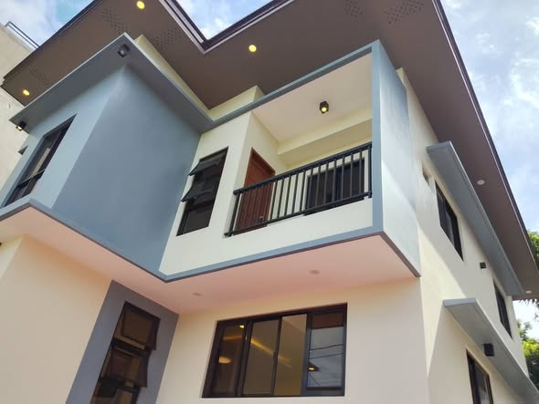 Overlooking View 4 Bedrooms For Sale!in Antipolo City,Near Robinson Mall..and Antipolo Church!