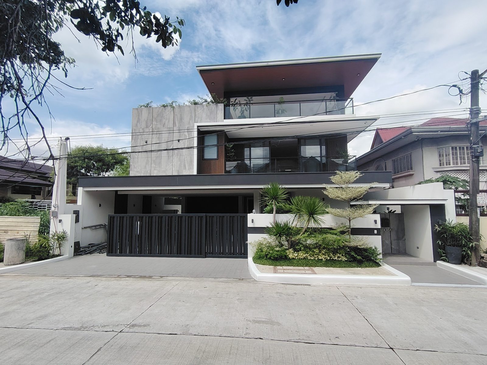 Brandnew 3 storey Modern House with Pool and Elevator in Mira Nila Homes, Quezon City