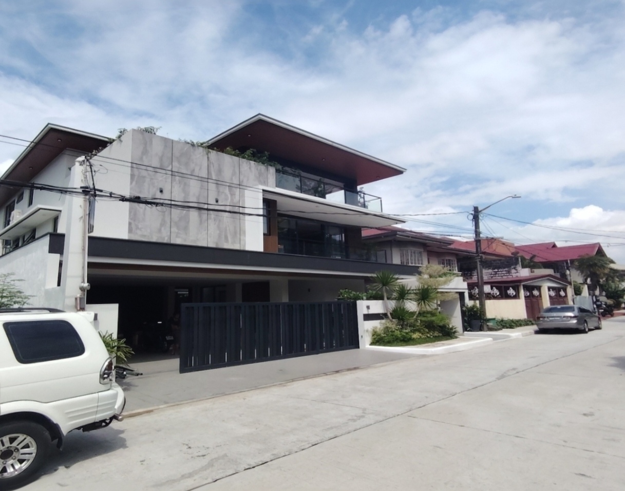 Brandnew 3 storey Modern House with Pool and Elevator in Mira Nila Homes, Quezon City