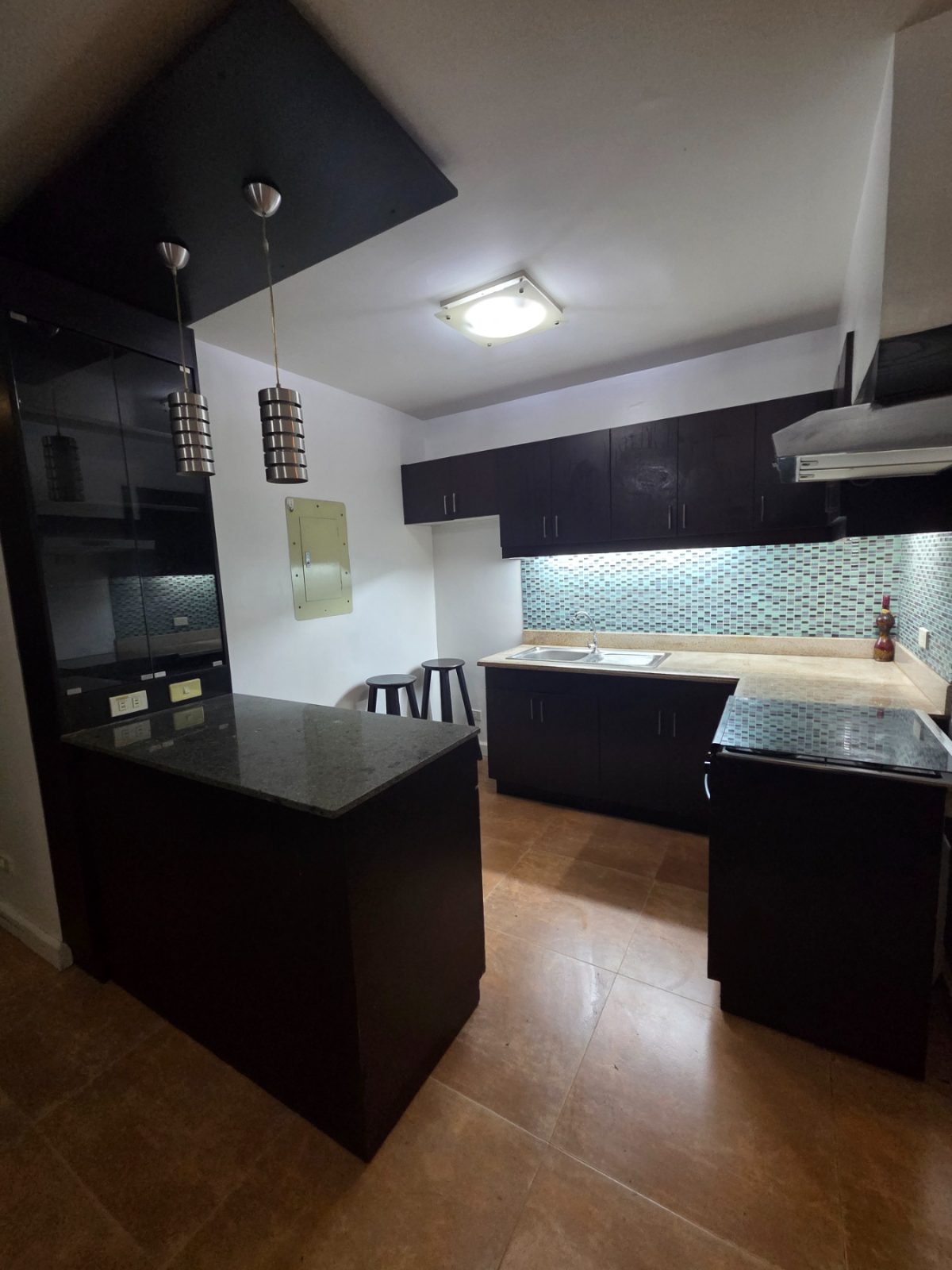 Midrise 3BR with Parking in Riverfront residences - for Lease