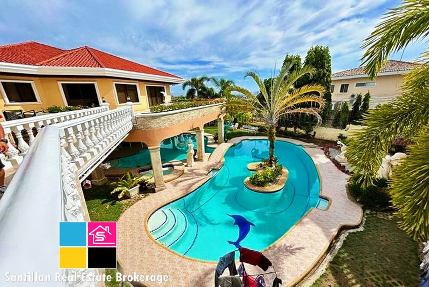 Luxury Villa House with Private Swimming Pool & Huge Garden for Sale in Consolacion, Cebu