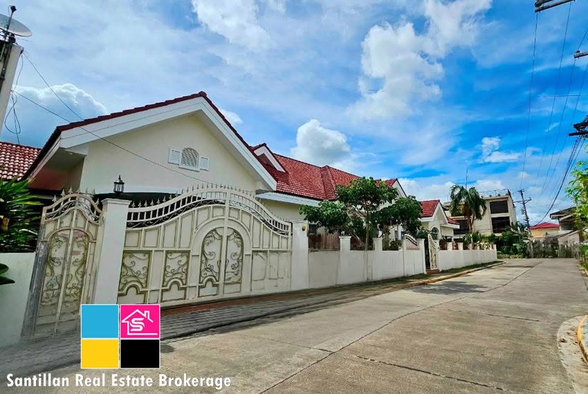 SPACIOUS 8 BEDROOM BUNGALOW HOUSE FOR SALE IN TALAMBAN CEBU CITY