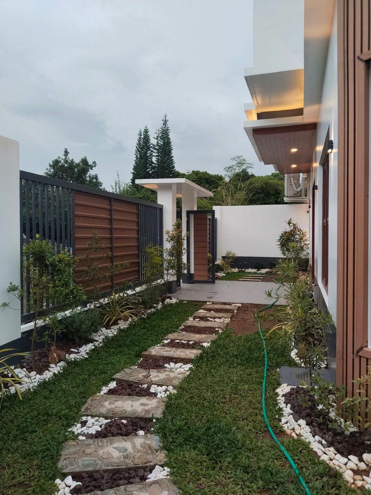 Overlooking House and Lot in Antipolo City Rizal,Flood Free!!