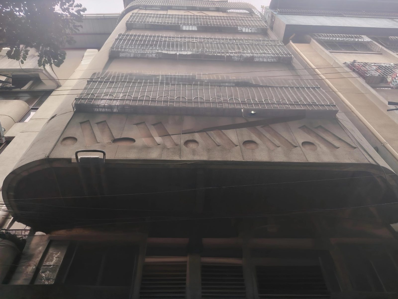 5 storey Residential Building for Sale in China Town, Manila near Ongpin