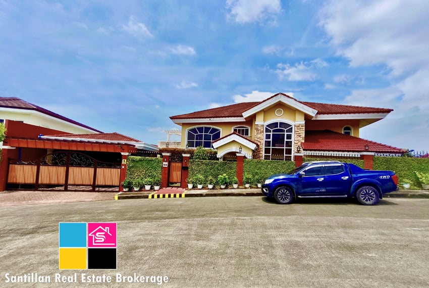 ELEGANT MEDITERRANEAN HOME WITH BREATHTAKING OVERLOOKING VIEWS IN ROYALE CONSOLACION