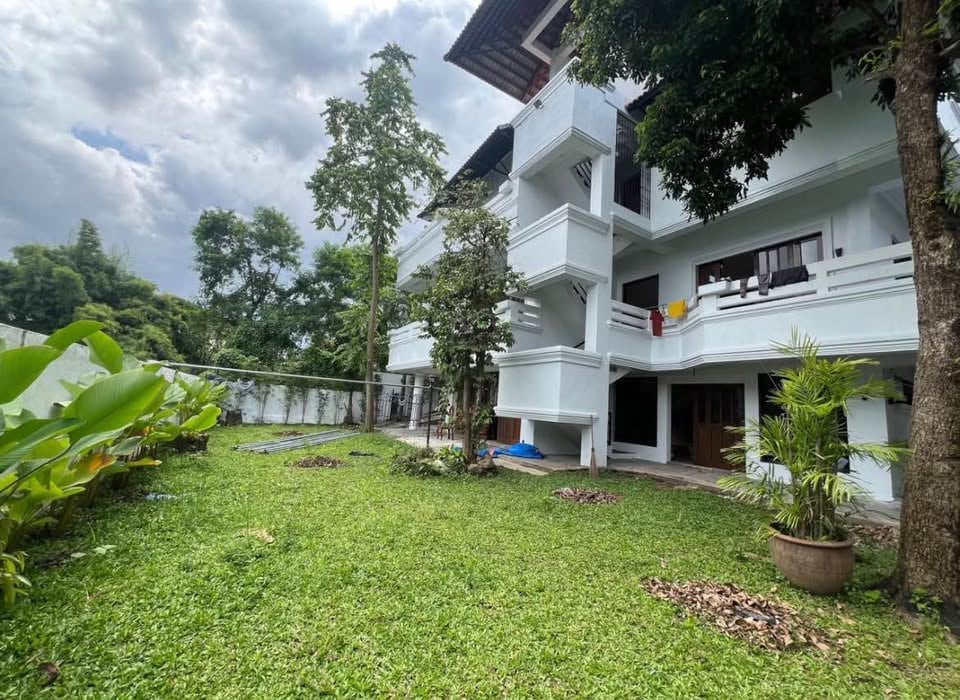 Luxury 9BR House in Quezon City
