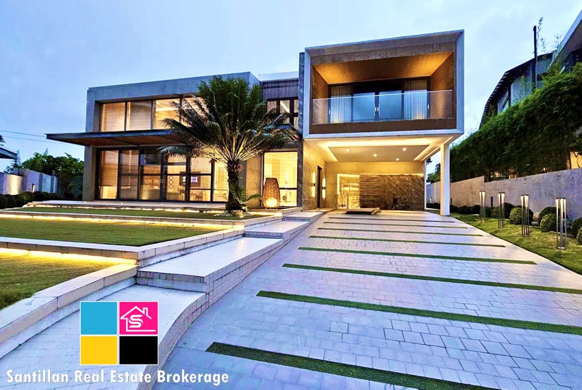 Experience Luxury Living | Modern Elegant Furnished House in Pristina North, Talamban