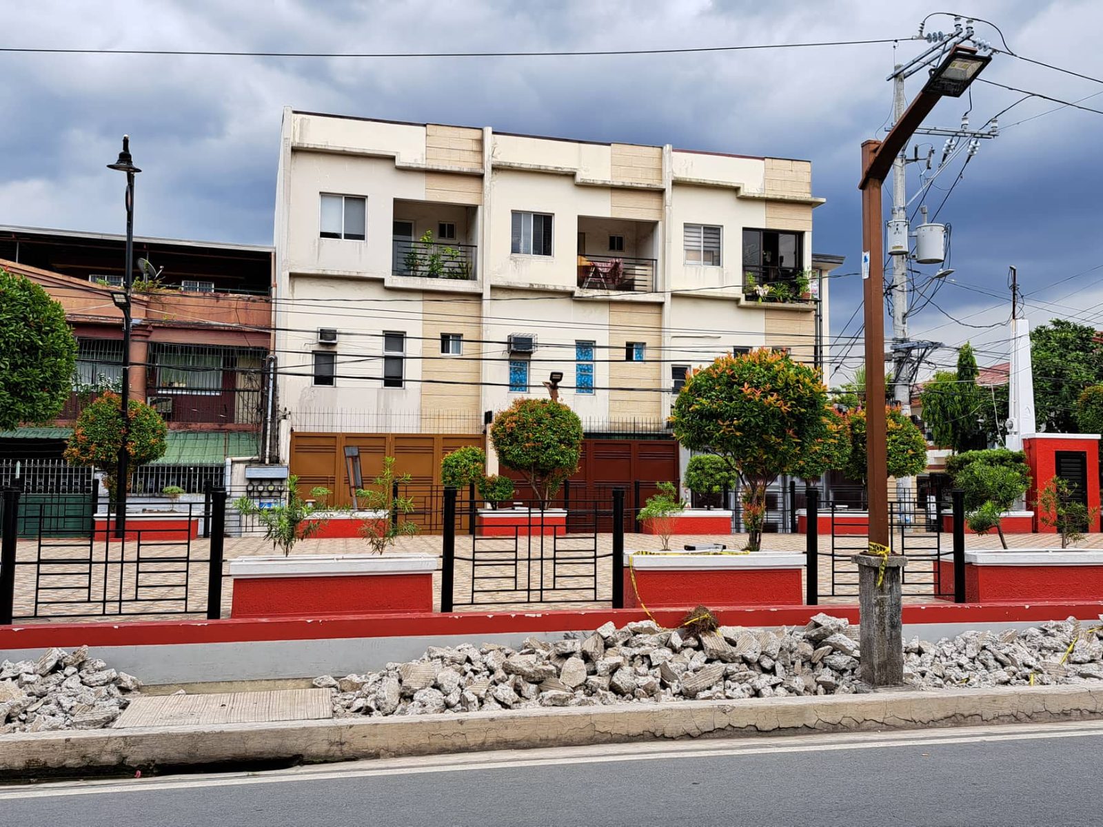3 storey townhouse with 3 bedrooms and 2 car garage iin J. Arellano St. San Juan City