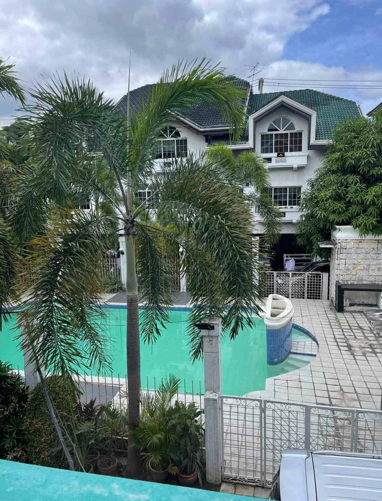 nice location New Manila House for sale