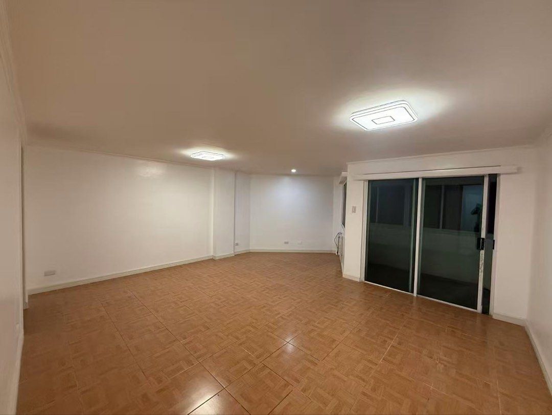 For Sale 3BR Roxas Blvd, Malate Manila Legaspi Towers 300