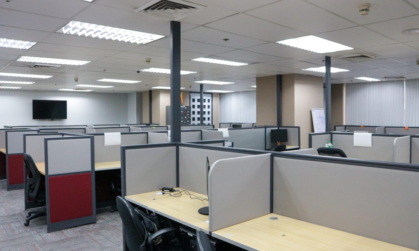 Highly Affordable Office Space with Improvements for Rent in Ortigas Center with 24- Hour Operations Capacity