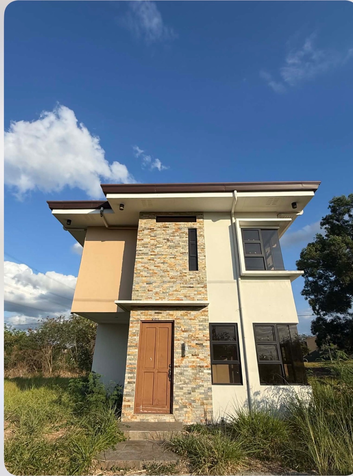3BR House and Lot in Vineyard near SM Dasmarinas