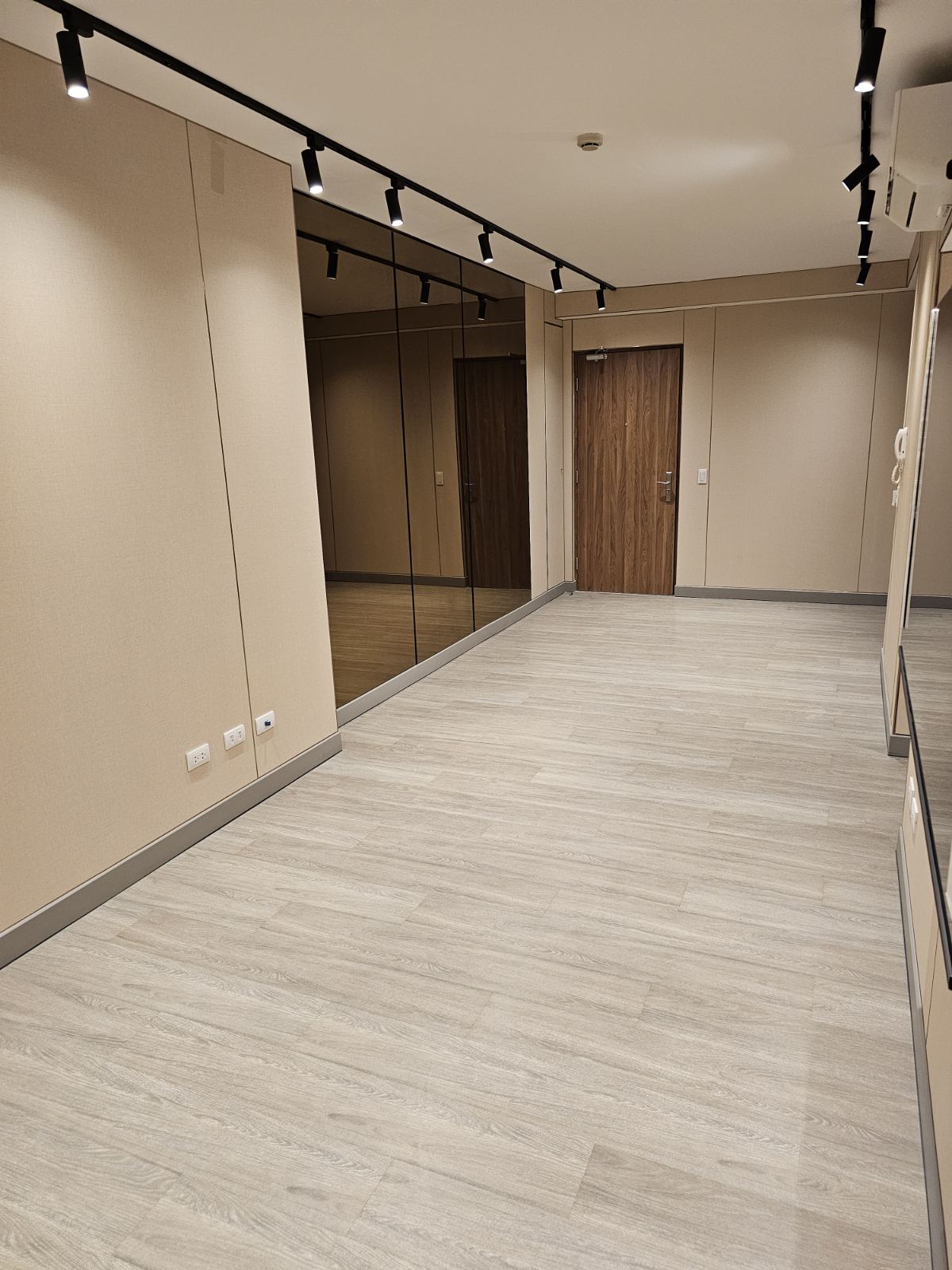Big 1BR Condo w/ Parking The Connor Serviced Residences GH San Juan - for Sale