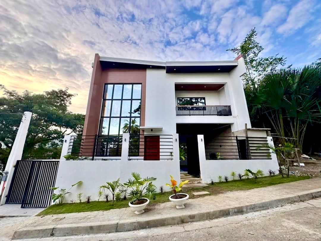 For Sale House and Lot At Greenwoods Pulangbato Cebu City