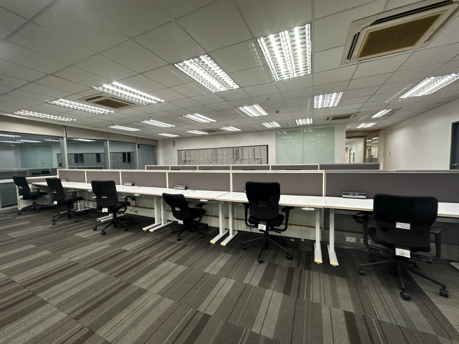 Fully- Furnished Affordable Office Space in Taguig with 118 Production Seats in a BPO Setting for Lease